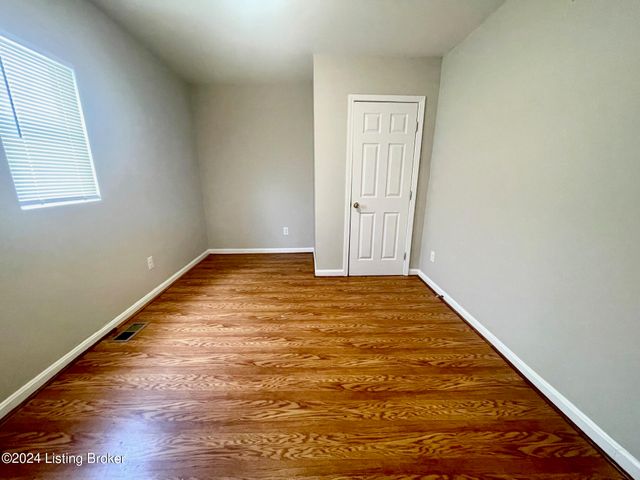 4144 Greenwood Ave, Louisville, KY 40211