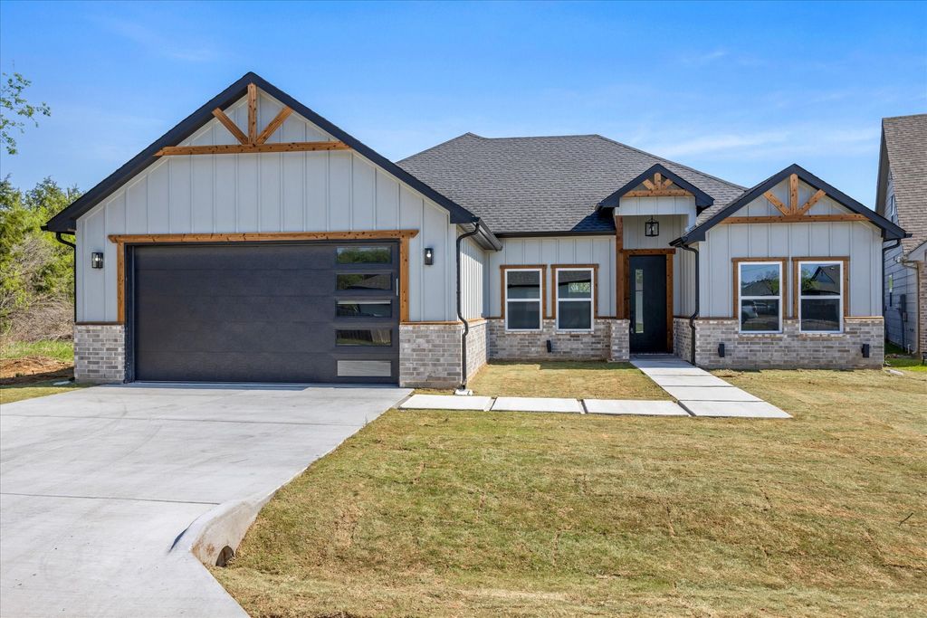 5607 Belaire Circle, Granbury, TX 76048