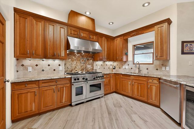 20 Vista Calabasas, Santa Fe, NM 87506