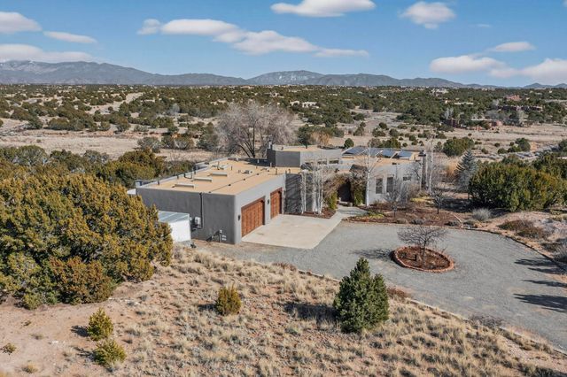20 Vista Calabasas, Santa Fe, NM 87506