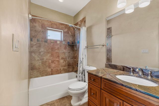 20 Vista Calabasas, Santa Fe, NM 87506