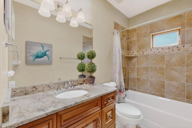 20 Vista Calabasas, Santa Fe, NM 87506