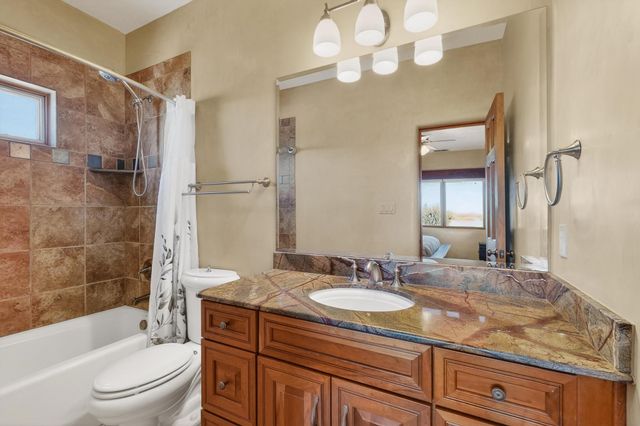 20 Vista Calabasas, Santa Fe, NM 87506