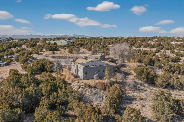 20 Vista Calabasas, Santa Fe, NM 87506