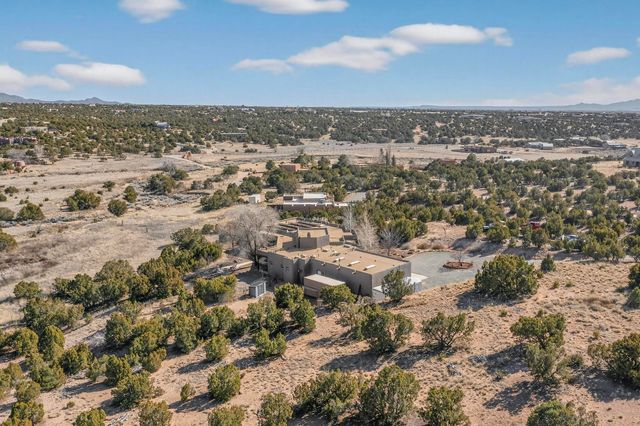 20 Vista Calabasas, Santa Fe, NM 87506