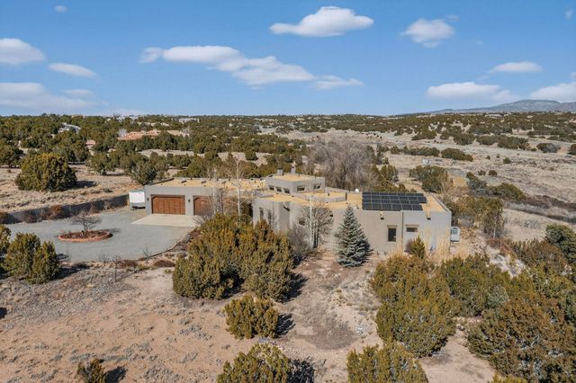 20 Vista Calabasas, Santa Fe, NM 87506