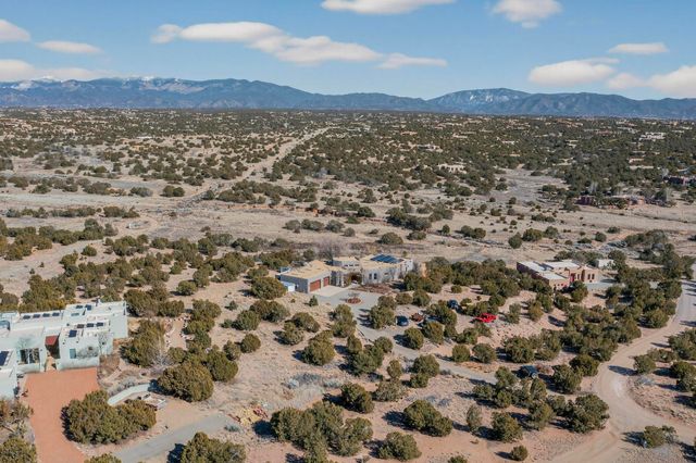 20 Vista Calabasas, Santa Fe, NM 87506