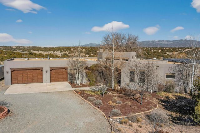 20 Vista Calabasas, Santa Fe, NM 87506