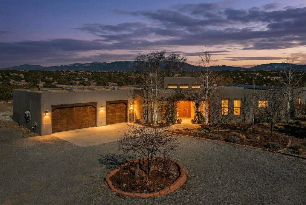20 Vista Calabasas, Santa Fe, NM 87506