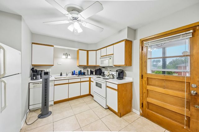 1855 Parkside Drive 8, Park Ridge, IL 60068