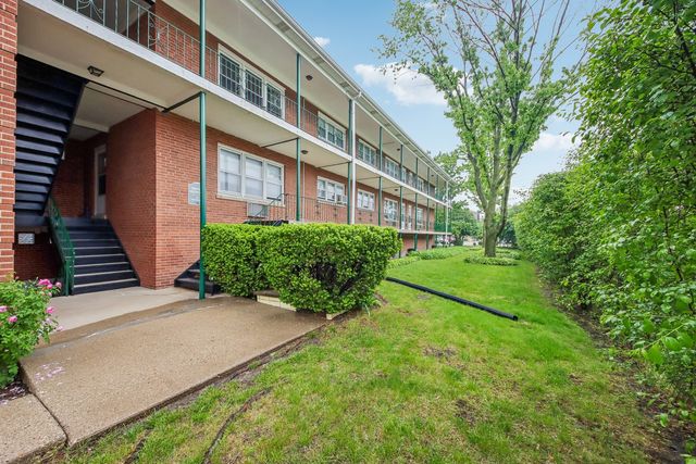 1855 Parkside Drive 8, Park Ridge, IL 60068