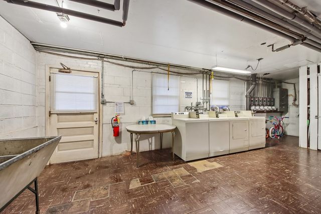 1855 Parkside Drive 8, Park Ridge, IL 60068