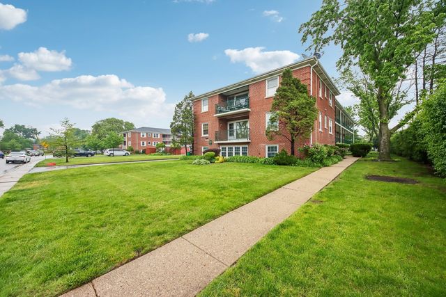 1855 Parkside Drive 8, Park Ridge, IL 60068