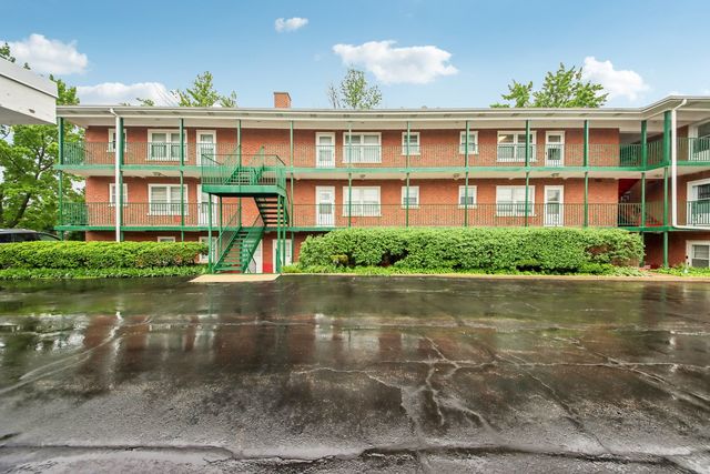 1855 Parkside Drive 8, Park Ridge, IL 60068