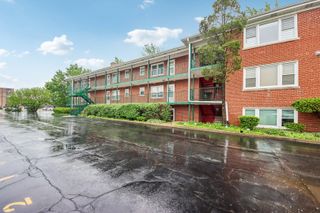 1855 Parkside Drive 8, Park Ridge, IL 60068