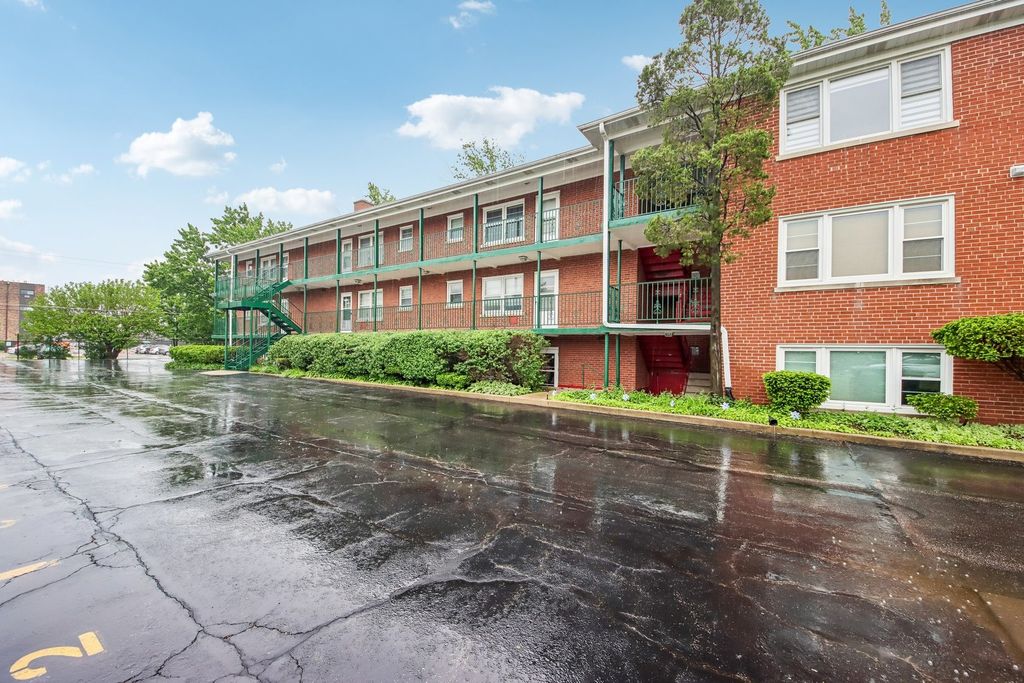 1855 Parkside Drive 8, Park Ridge, IL 60068
