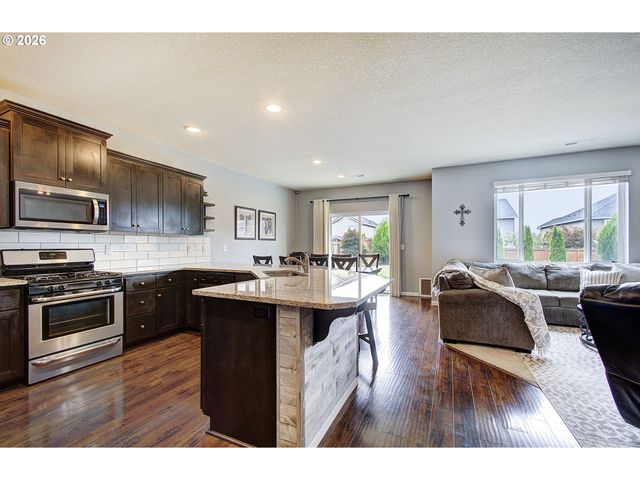 915 N GIBERT Ct, Ridgefield, WA 98642