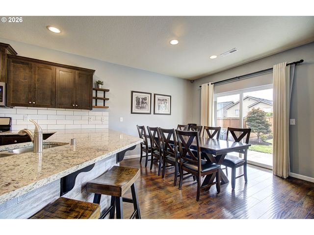 915 N GIBERT Ct, Ridgefield, WA 98642