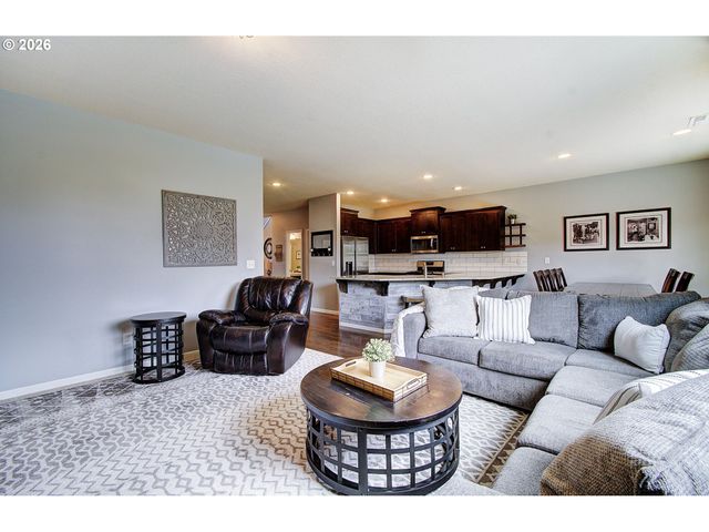 915 N GIBERT Ct, Ridgefield, WA 98642