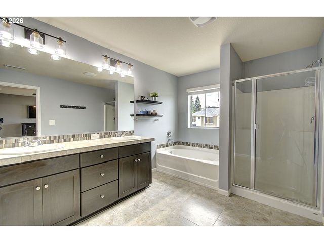 915 N GIBERT Ct, Ridgefield, WA 98642