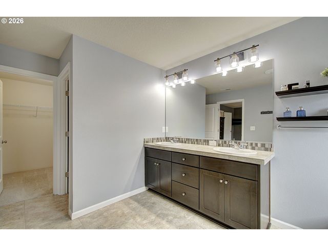 915 N GIBERT Ct, Ridgefield, WA 98642