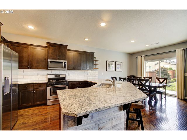 915 N GIBERT Ct, Ridgefield, WA 98642