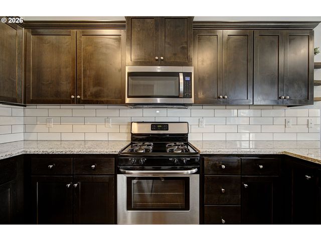 915 N GIBERT Ct, Ridgefield, WA 98642