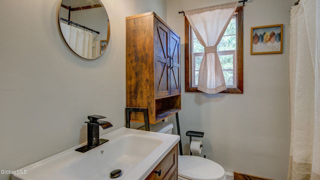 1282 County Highway 110, Broadalbin, NY 12025
