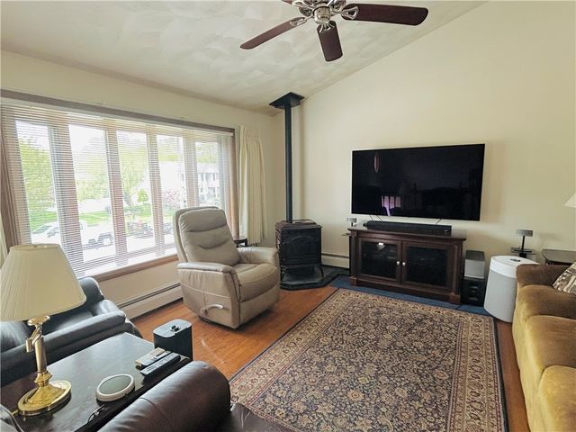 166 Mohawk Drive, Seekonk, MA 02771