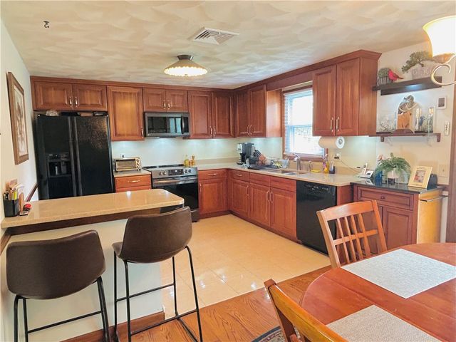 166 Mohawk Drive, Seekonk, MA 02771