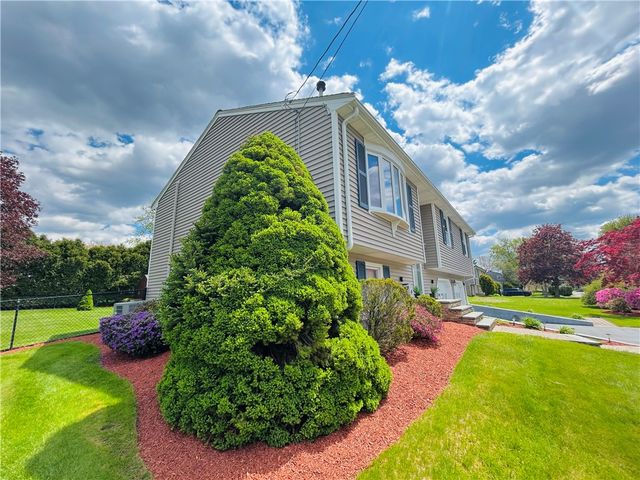166 Mohawk Drive, Seekonk, MA 02771