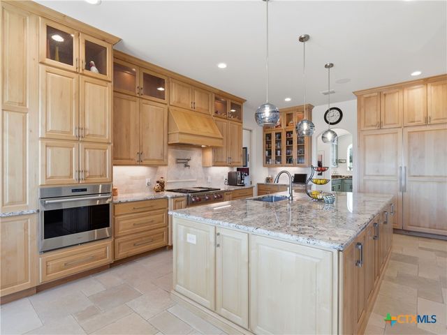 2144 Senora Ridge, Canyon Lake, TX 78133