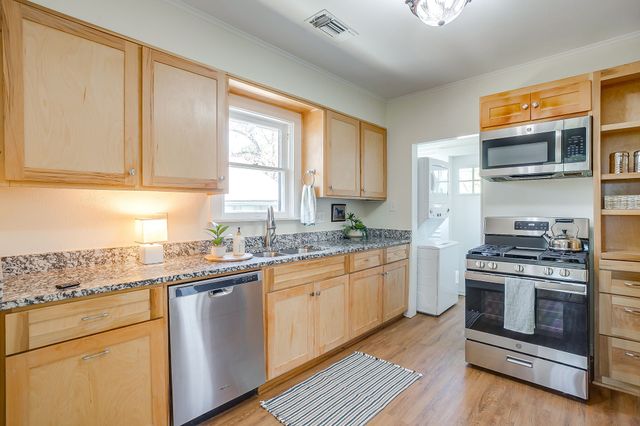 1105 Mistletoe Drive, Fort Worth, TX 76110