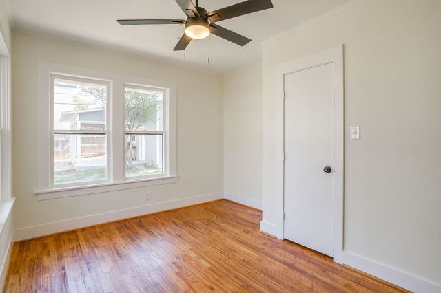 1105 Mistletoe Drive, Fort Worth, TX 76110