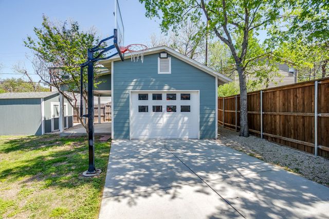 1105 Mistletoe Drive, Fort Worth, TX 76110