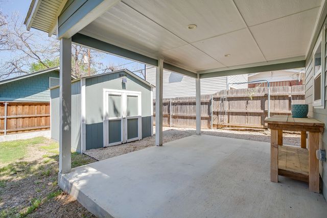 1105 Mistletoe Drive, Fort Worth, TX 76110