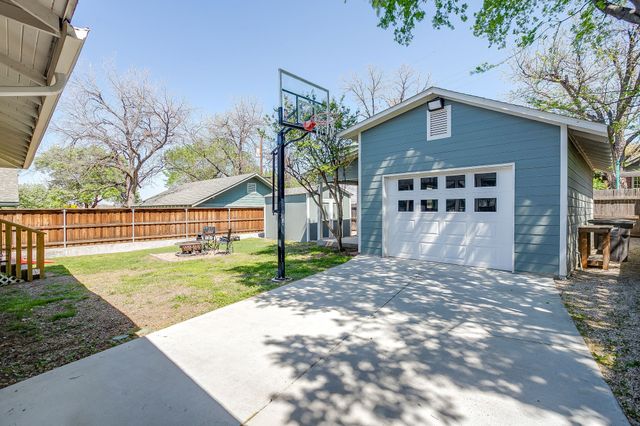 1105 Mistletoe Drive, Fort Worth, TX 76110