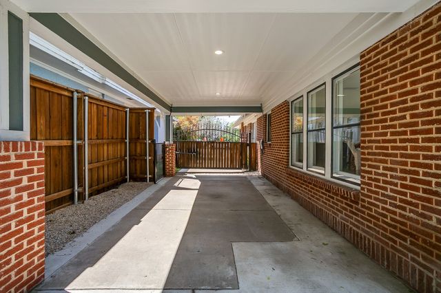 1105 Mistletoe Drive, Fort Worth, TX 76110