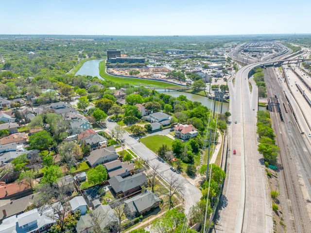 1105 Mistletoe Drive, Fort Worth, TX 76110