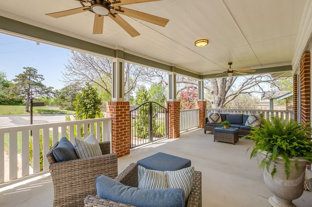 1105 Mistletoe Drive, Fort Worth, TX 76110