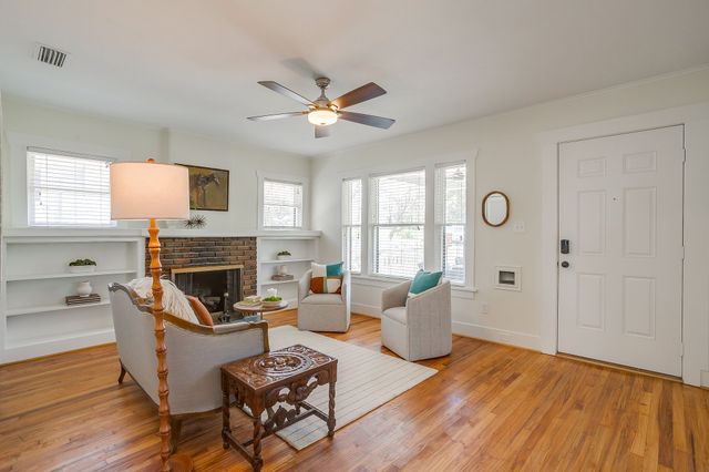 1105 Mistletoe Drive, Fort Worth, TX 76110