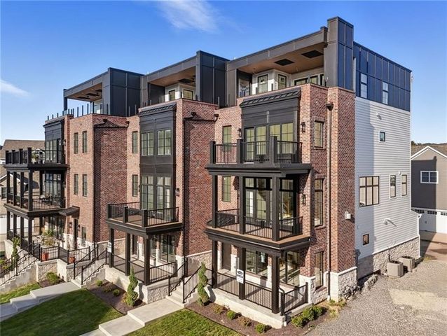 64 1st Street, Oakmont, PA 15139