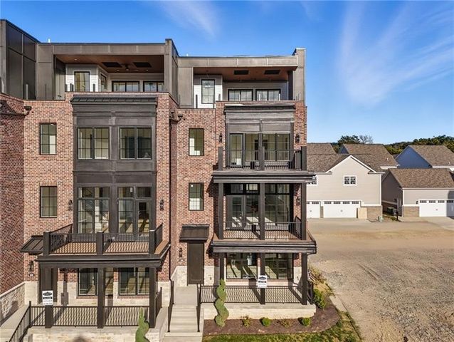 64 1st Street, Oakmont, PA 15139