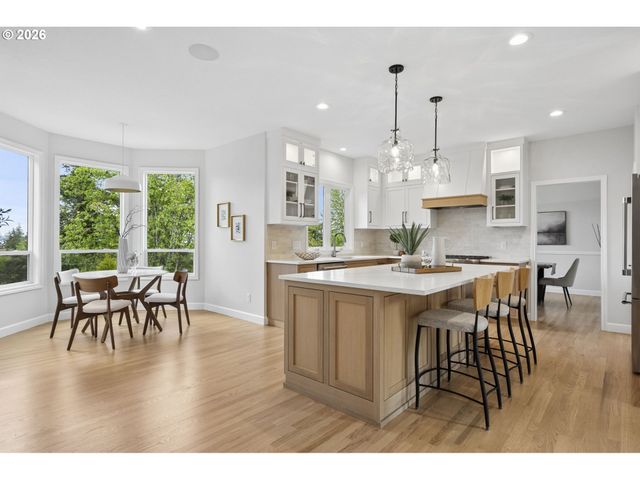 1317 STONEHAVEN Dr, West Linn, OR 97068