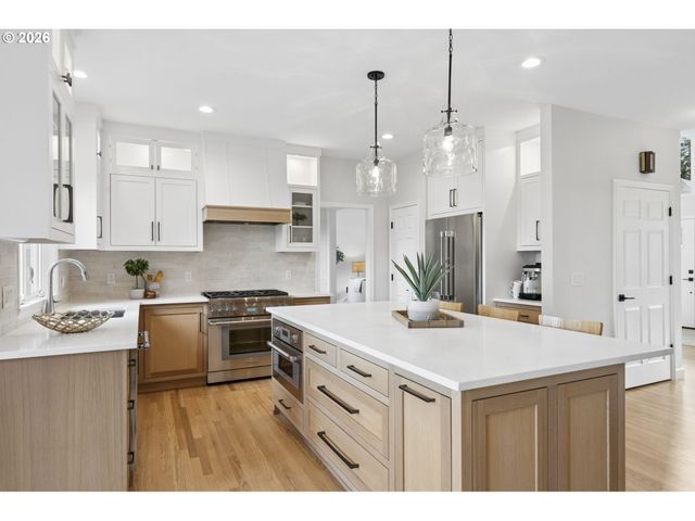 1317 STONEHAVEN Dr, West Linn, OR 97068