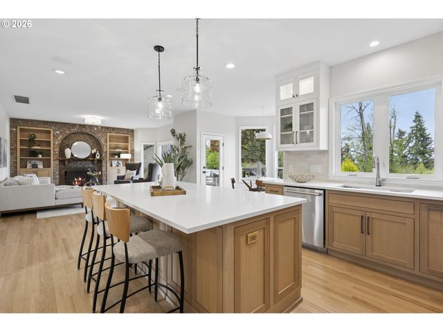 1317 STONEHAVEN Dr, West Linn, OR 97068