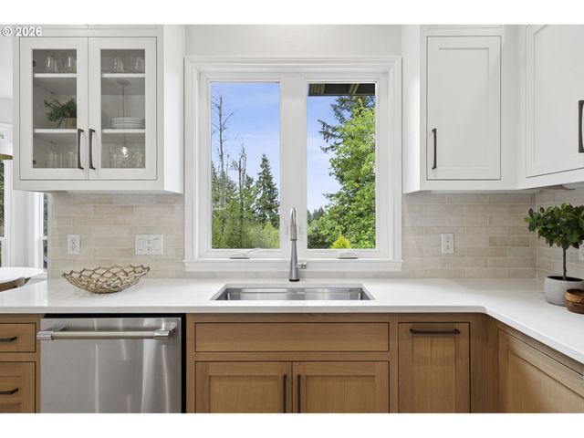 1317 STONEHAVEN Dr, West Linn, OR 97068