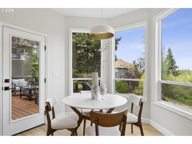 1317 STONEHAVEN Dr, West Linn, OR 97068