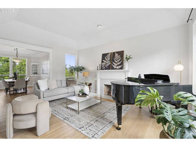 1317 STONEHAVEN Dr, West Linn, OR 97068