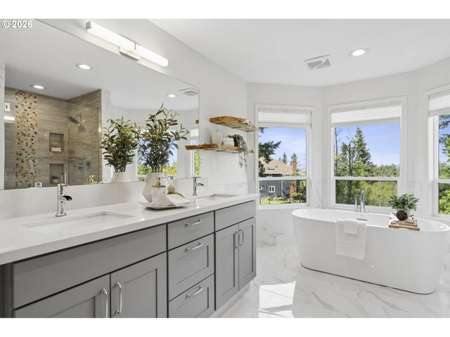 1317 STONEHAVEN Dr, West Linn, OR 97068